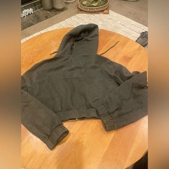 Urban Outfitters Cropped Sweatshirt - Picture 3 of 3